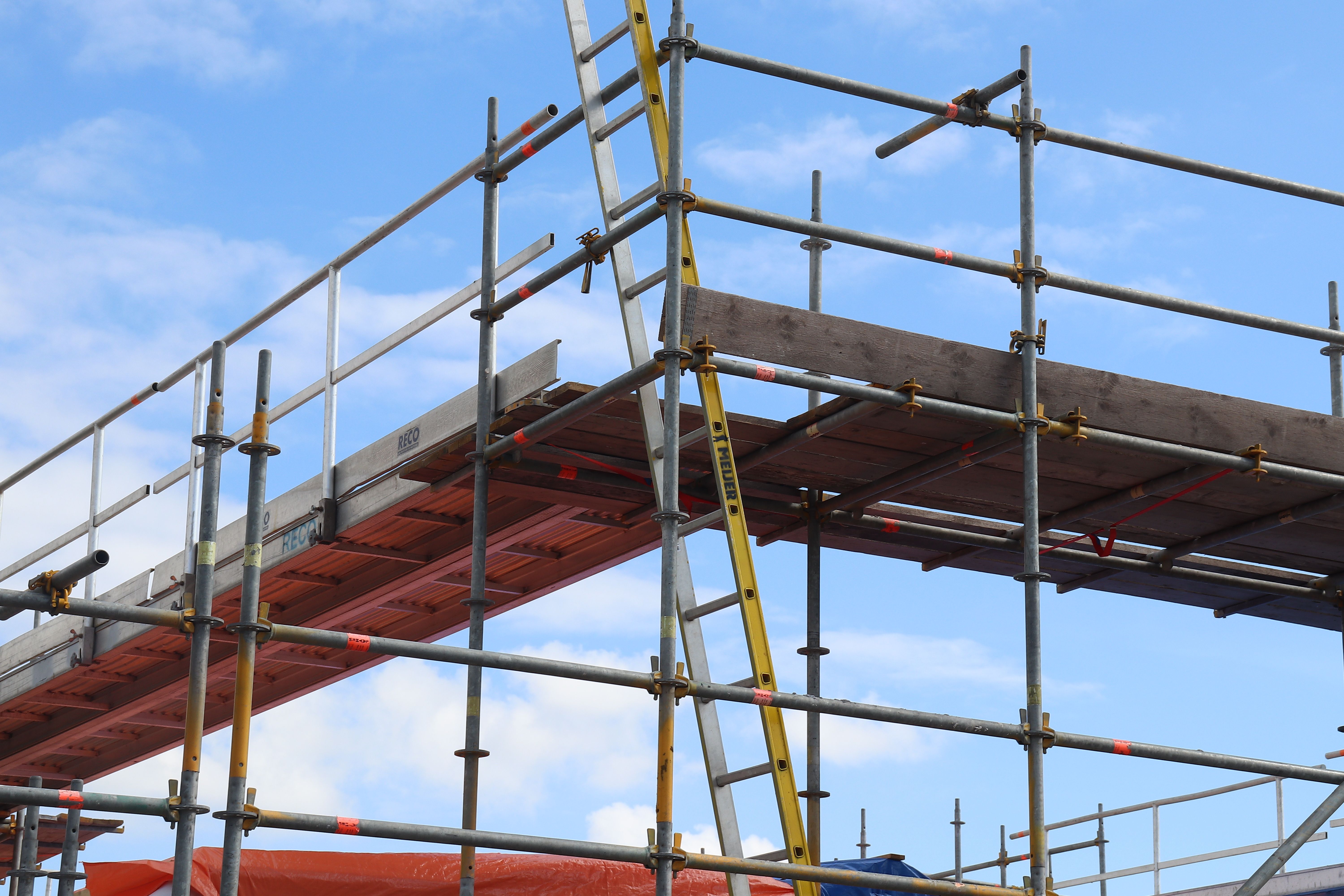 Leenfields scaffolding team in safety training